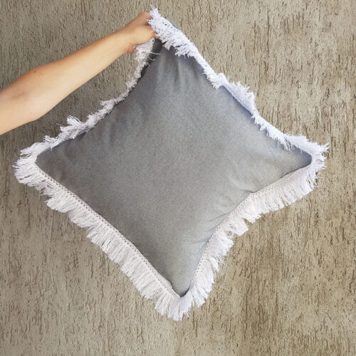 Almohadón boho flecos